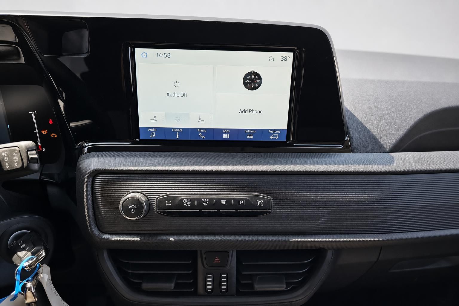 Ford Infotainment-Display mit Touchscreen und Klimabedienung im Detail