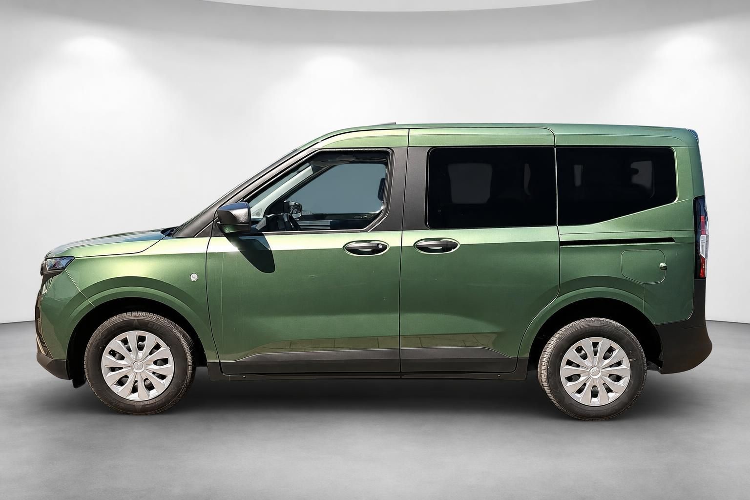 Ford Tourneo Courier grün metallic Seitenansicht Neuwagen Studio