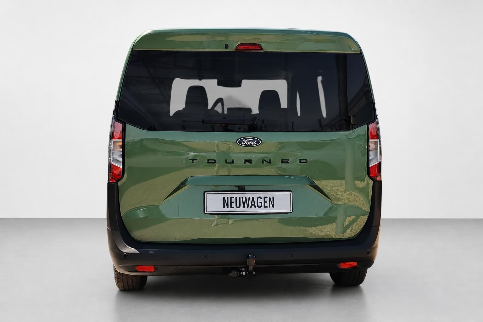 Ford Tourneo grün Heckansicht Studioaufnahme Neuwagen