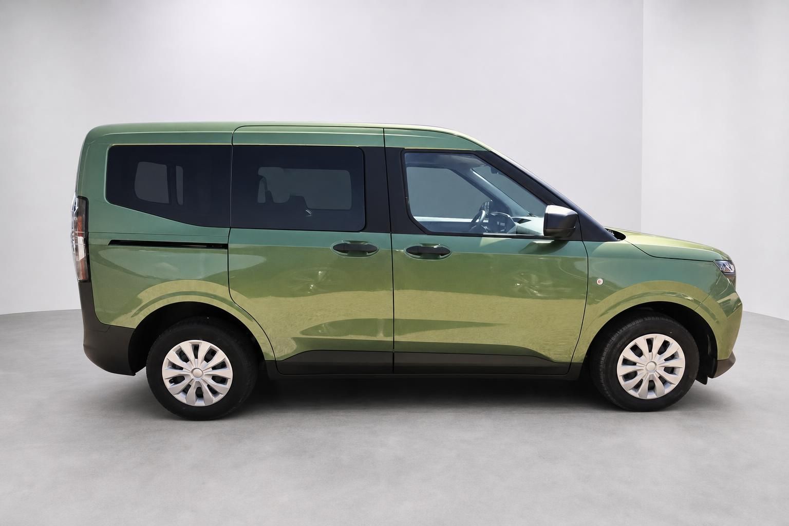 Ford Tourneo grün Seitenansicht Neuwagen im Studio
