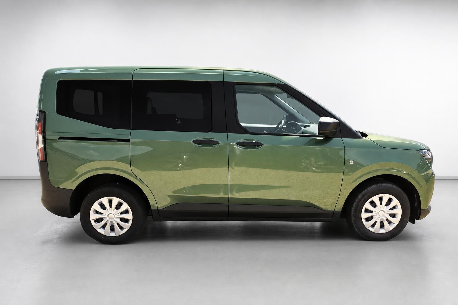 Ford Tourneo grün Seitenprofil Neuwagen Studioaufnahme