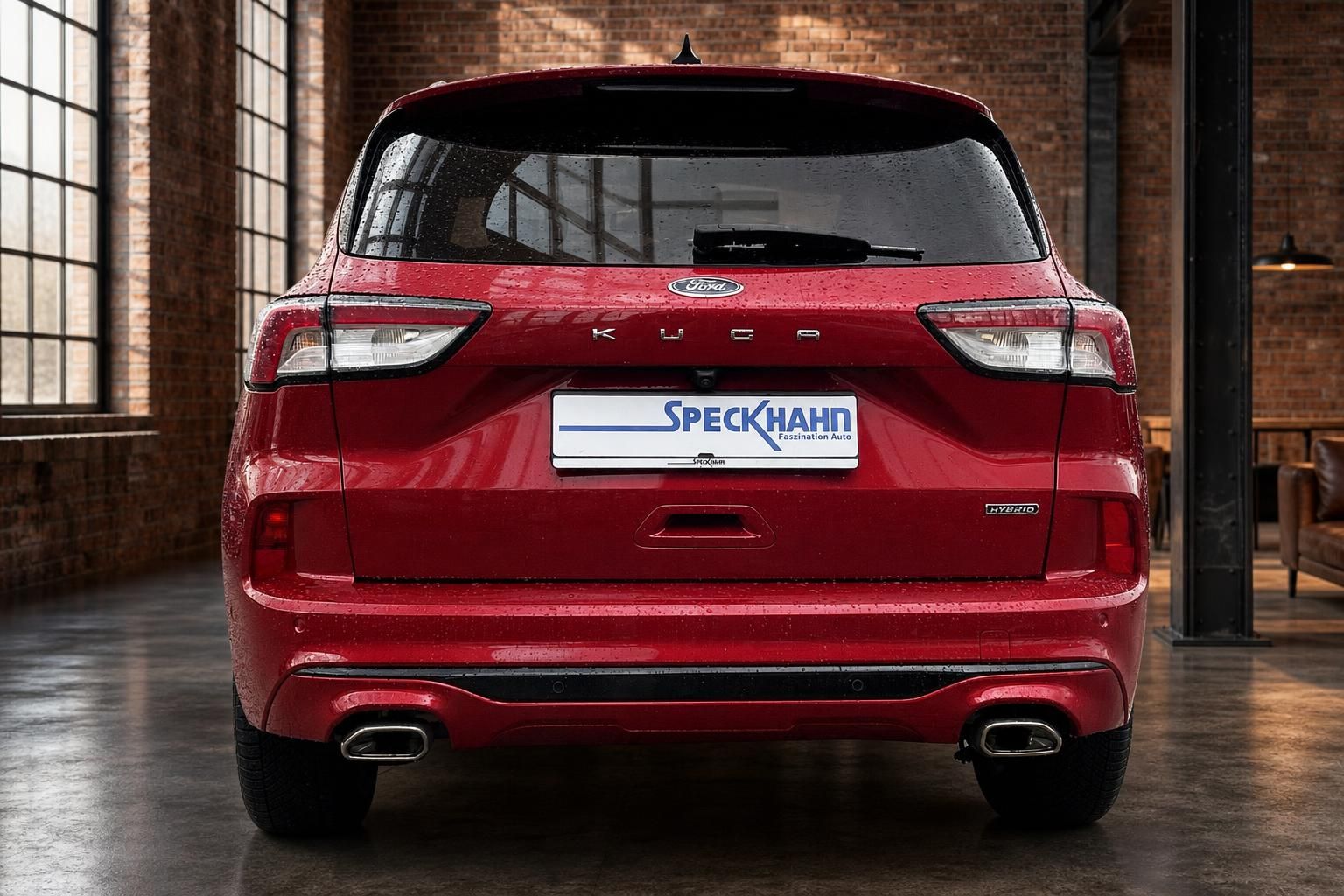 Ford Kuga rot Heckansicht frontal mit Hybrid-Schriftzug