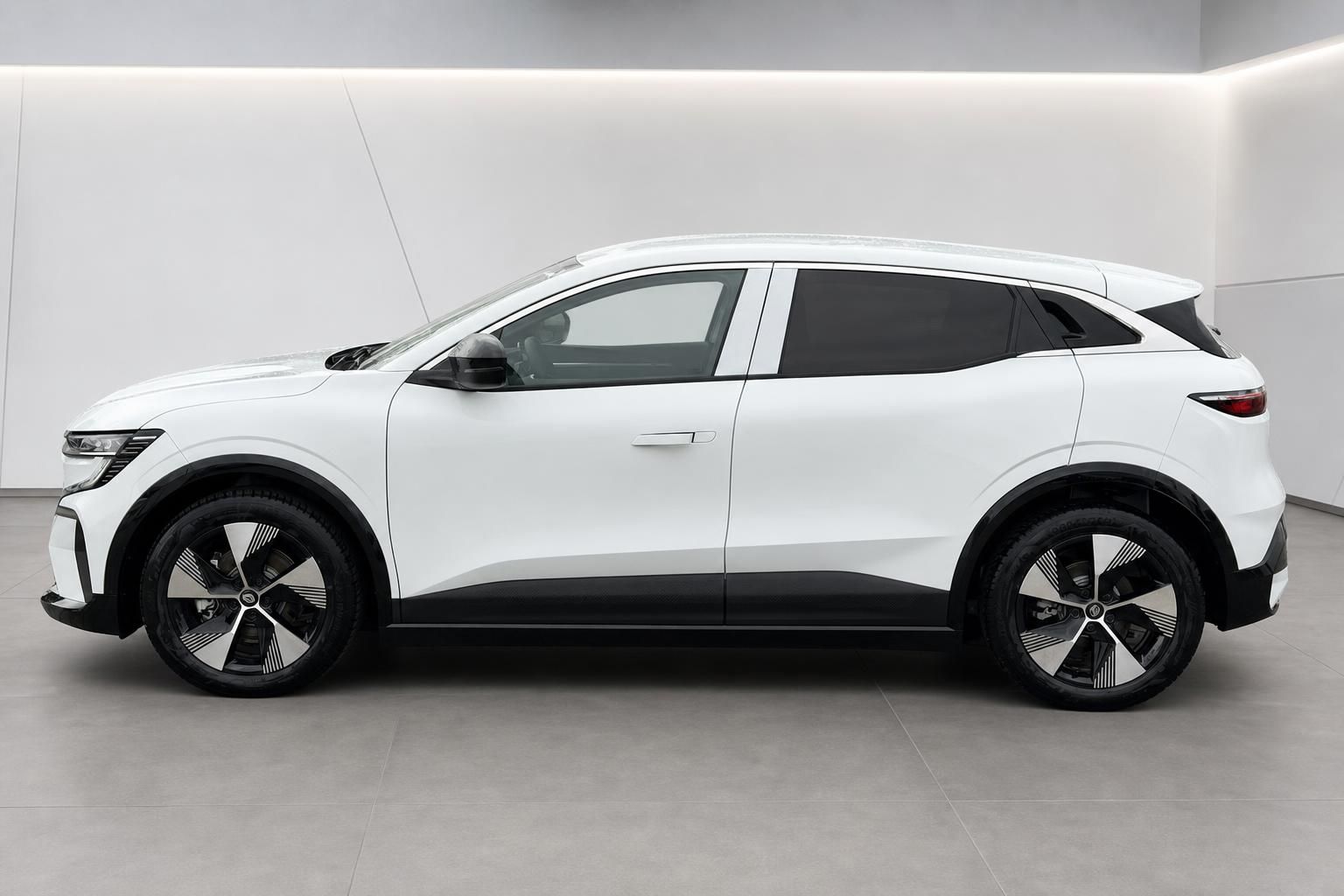 Renault Megane E-Tech weiß Seitenansicht Elektro-SUV Studio