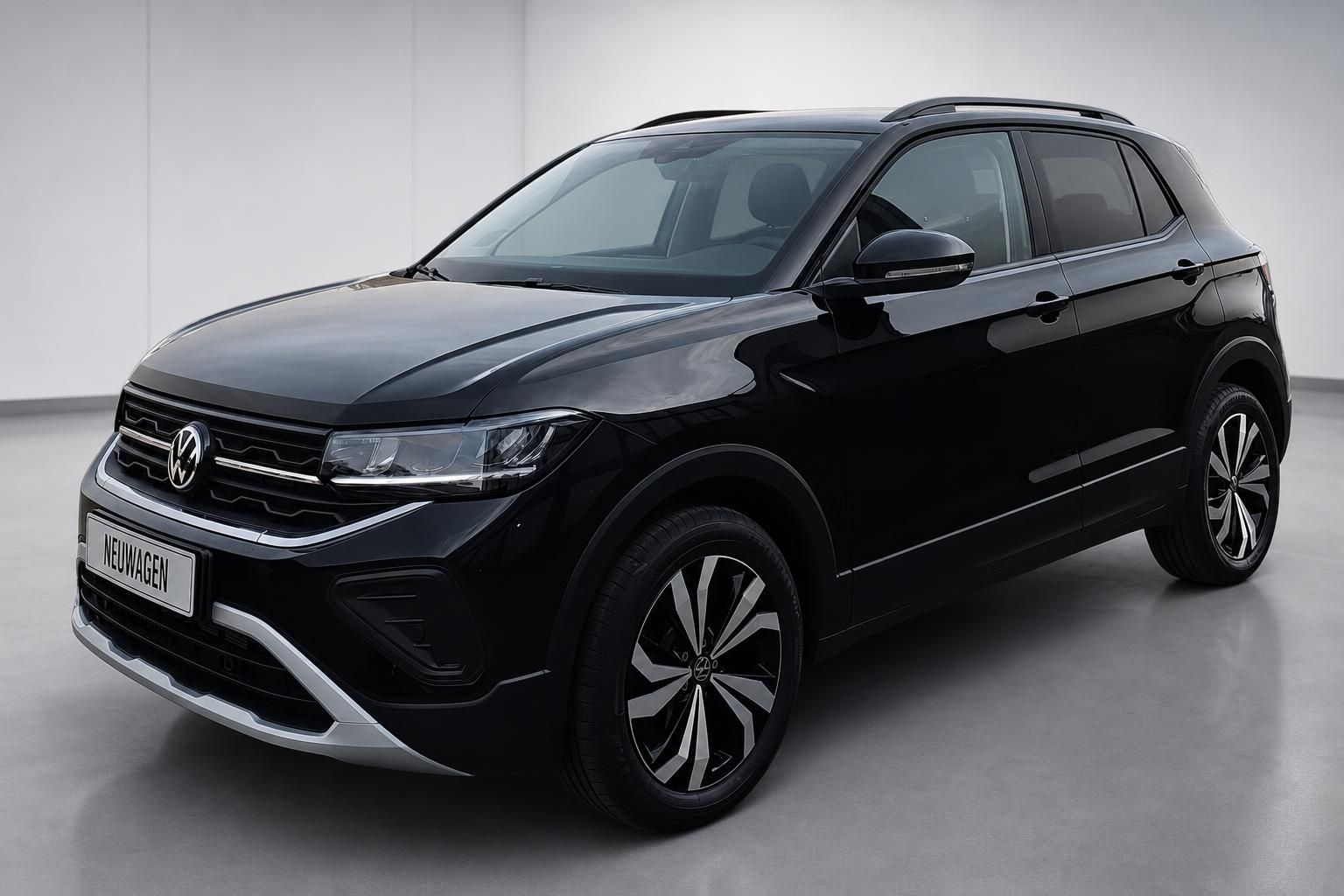 VW T-Cross in Schwarz, Frontansicht Dreiviertel im Studio
