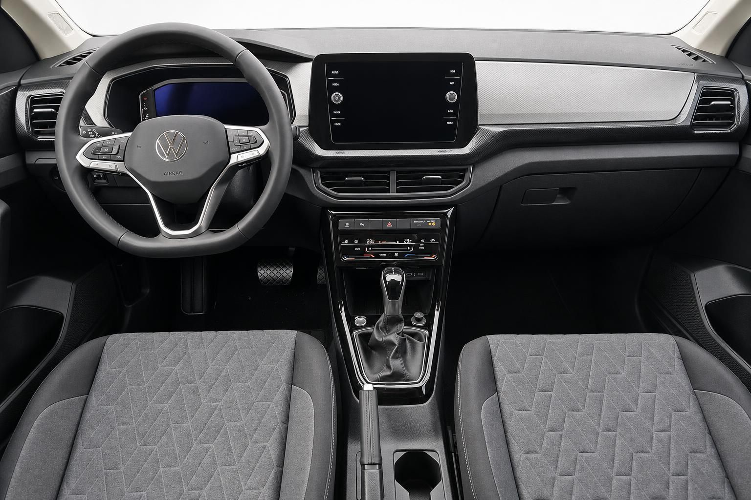 Cockpit des VW T-Cross mit Lenkrad und Touchscreen Display