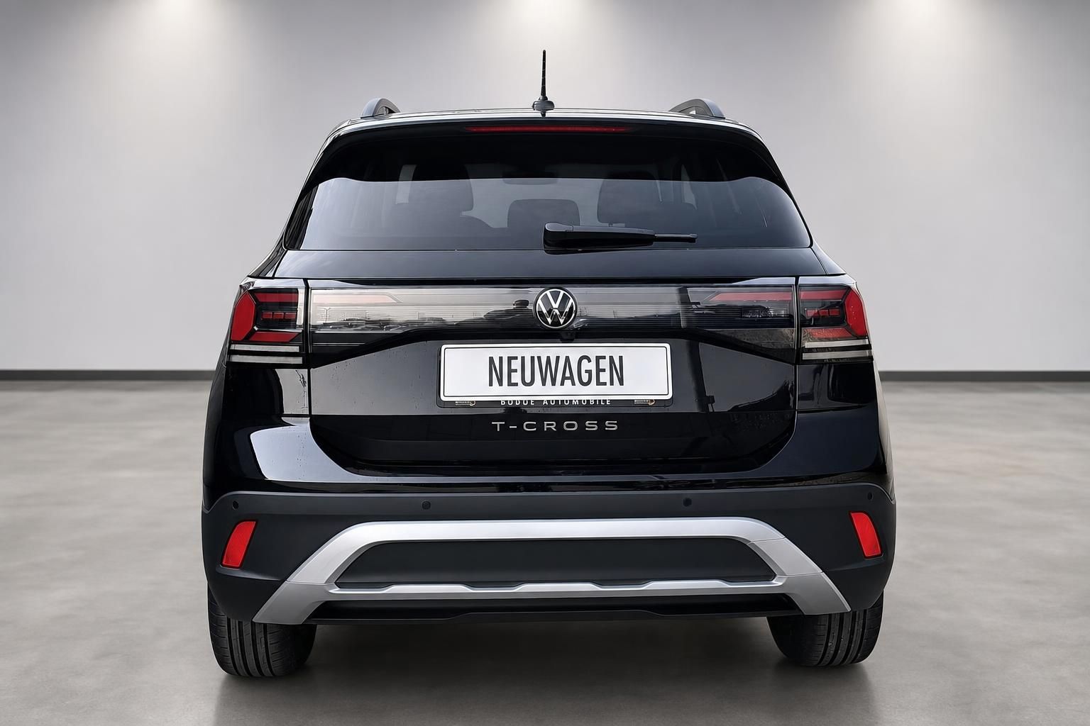 VW T-Cross schwarz Heckansicht Neuwagen im Studio