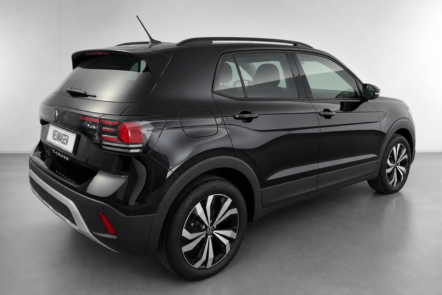 VW T-Cross schwarz Heck seitlich Neuwagen im Studio