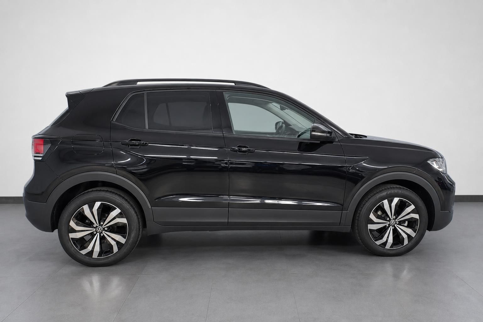 VW T-Cross schwarz Seitenansicht Neuwagen im Studio