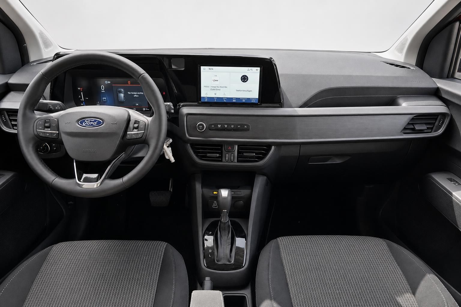 Cockpit und Armaturenbrett des Ford Tourneo Custom mit Touchscreen