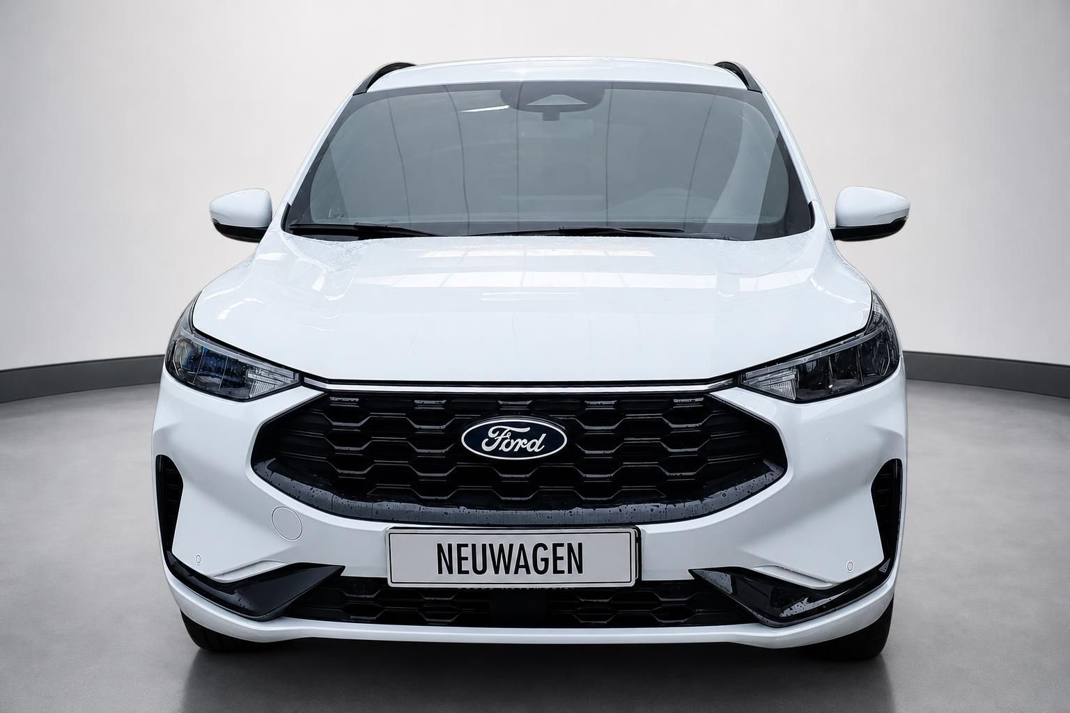 Ford Kuga weiß Frontansicht Neuwagen mit Kühlergrill und LED-Scheinwerfern