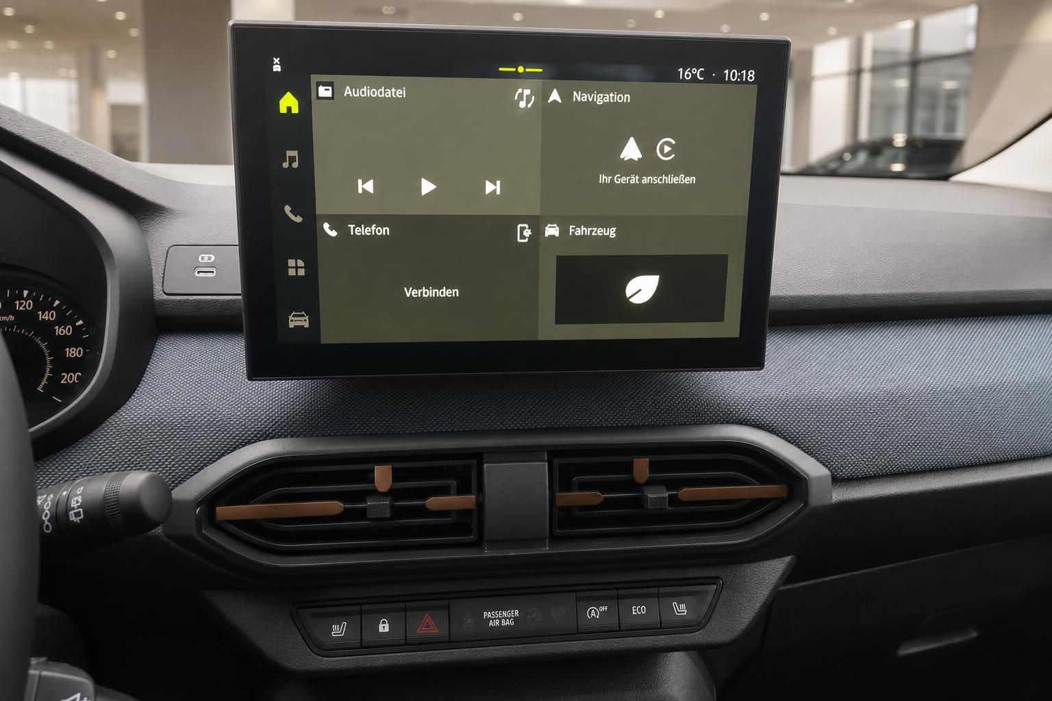 Touchscreen Infotainmentsystem im Dacia Fahrzeuginterieur