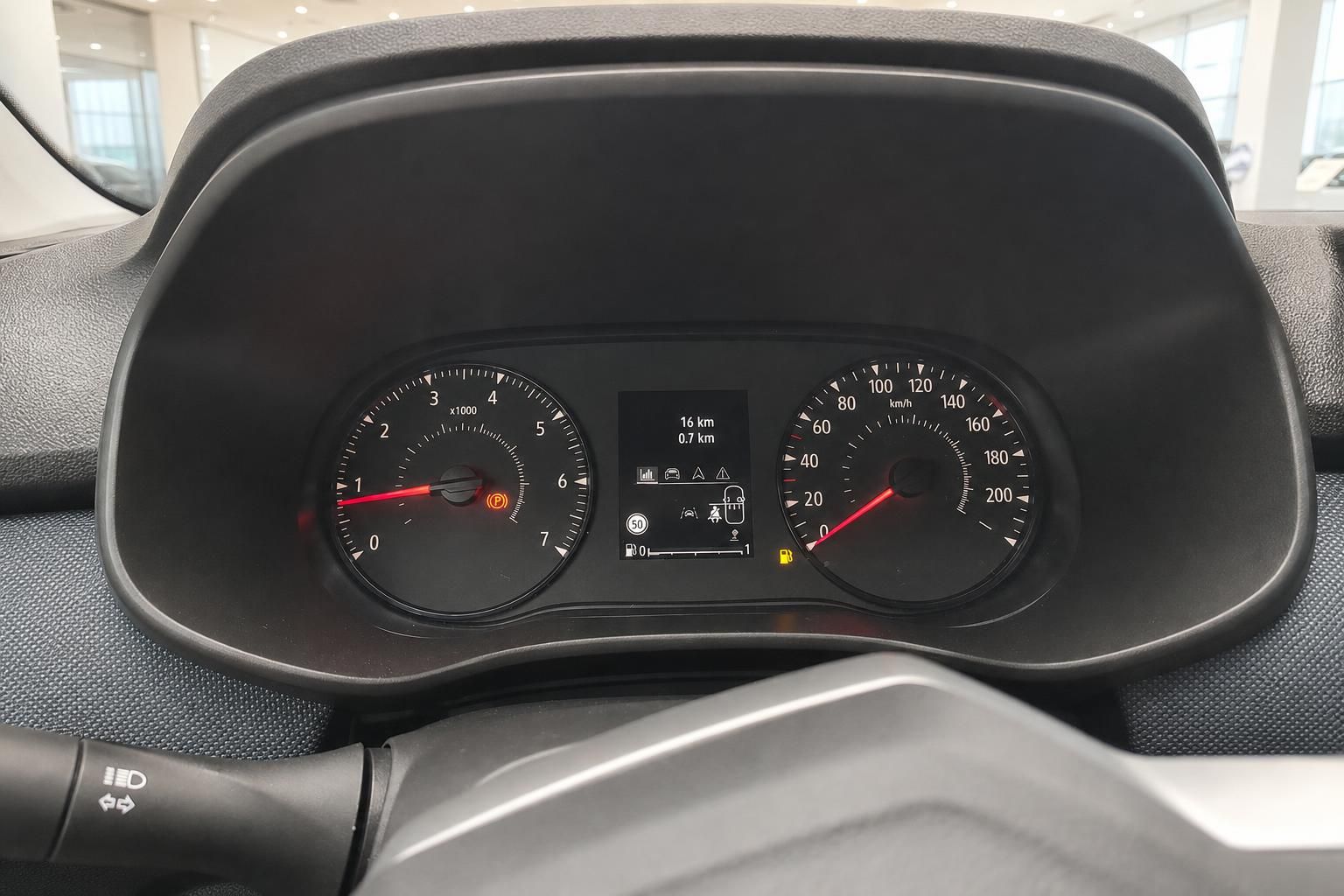 Cockpit Ansicht Tacho und Drehzahlmesser eines Fahrzeugs im Detail