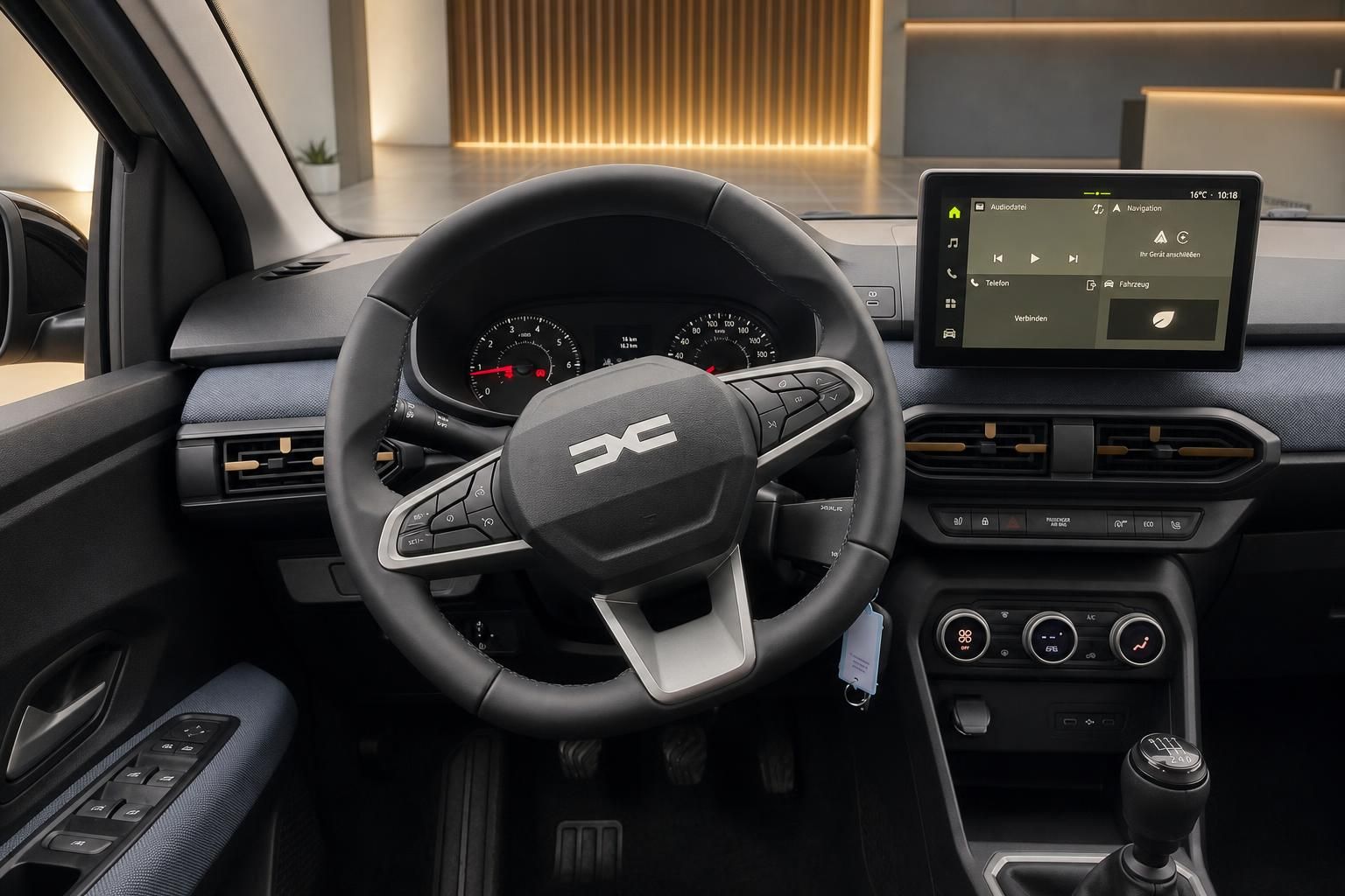 Dacia Cockpit mit Lenkrad und Touchscreen-Infotainment im Detail