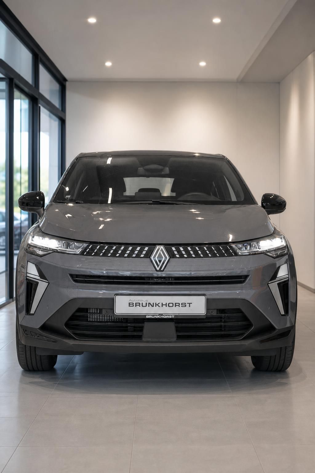 Renault Austral grau, Frontansicht im Autohaus Brunkhorst