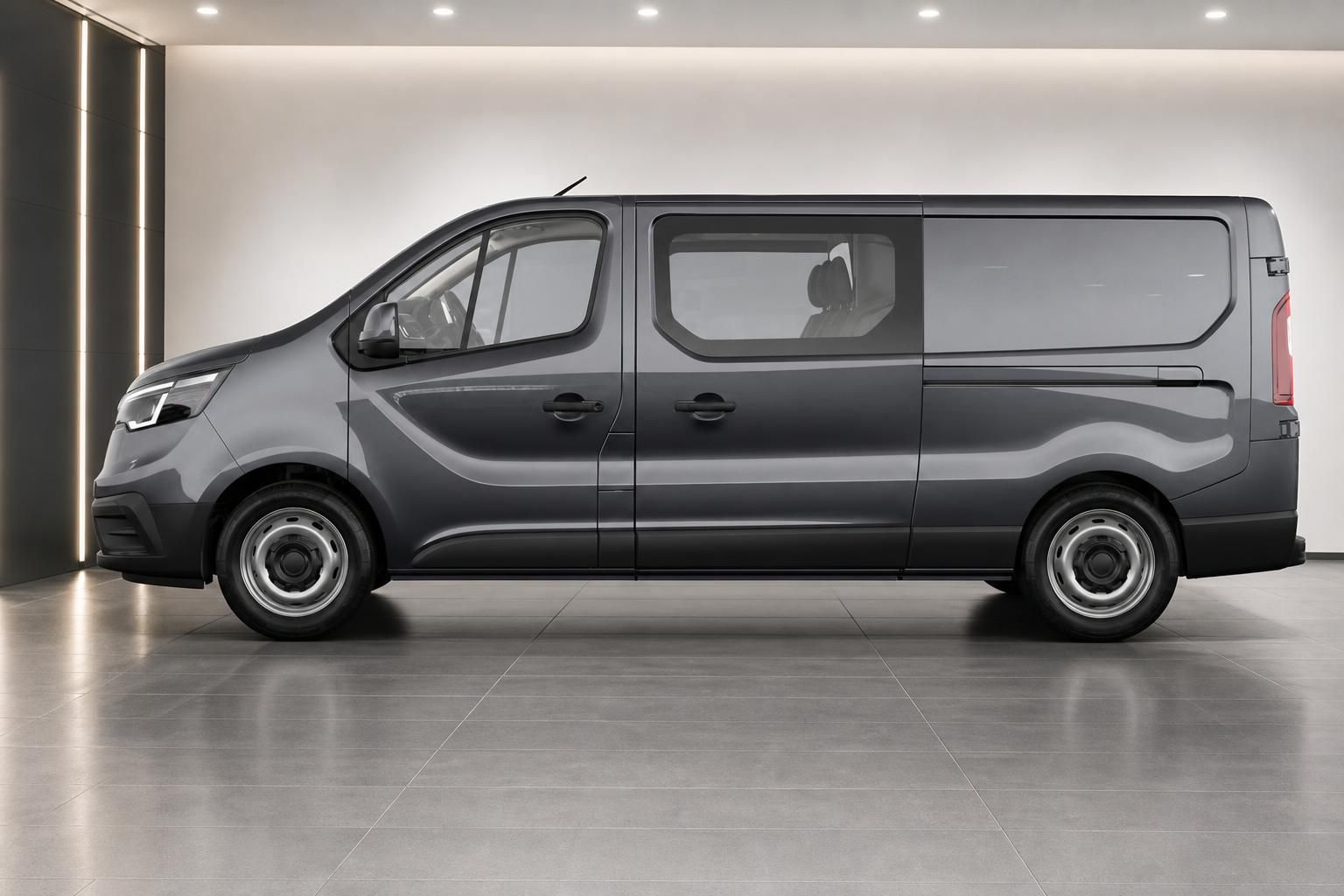 Renault Trafic Transporter grau, Seitenansicht in der Fahrzeughalle