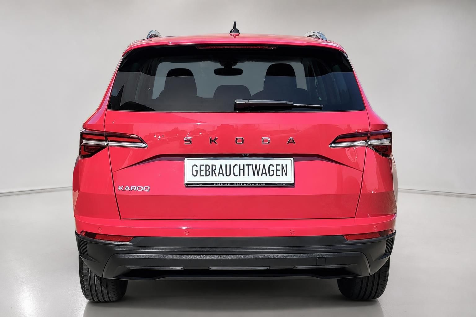 Skoda Karoq rot, Heckansicht mit Kennzeichenhalter