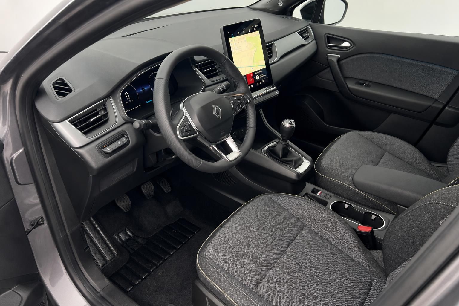 Renault Captur Innenraum schwarz Cockpit Lenkrad Touchscreen Fahrersitz