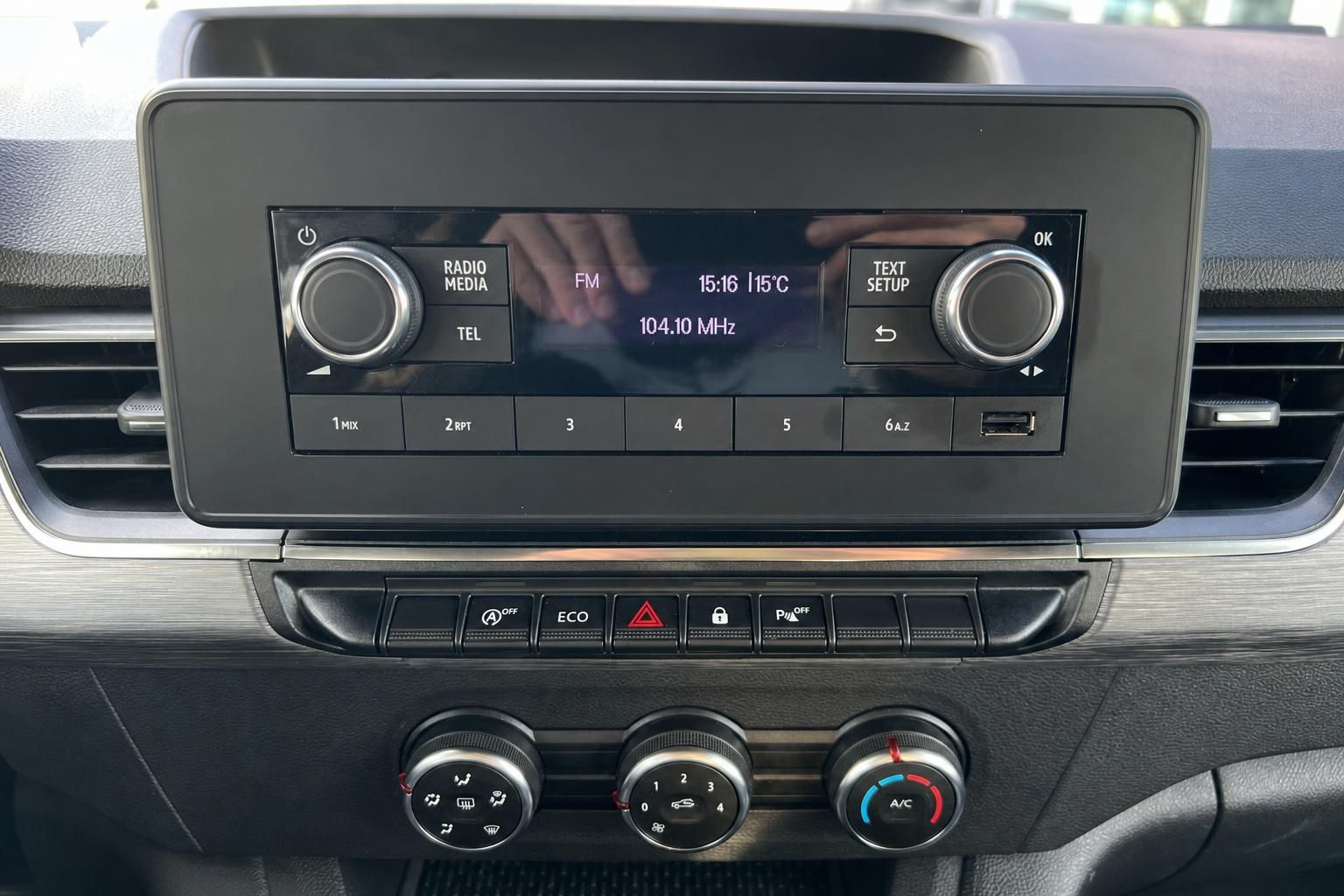 Renault Kangoo Radio und Klimaanlage Mittelkonsole Innenraum