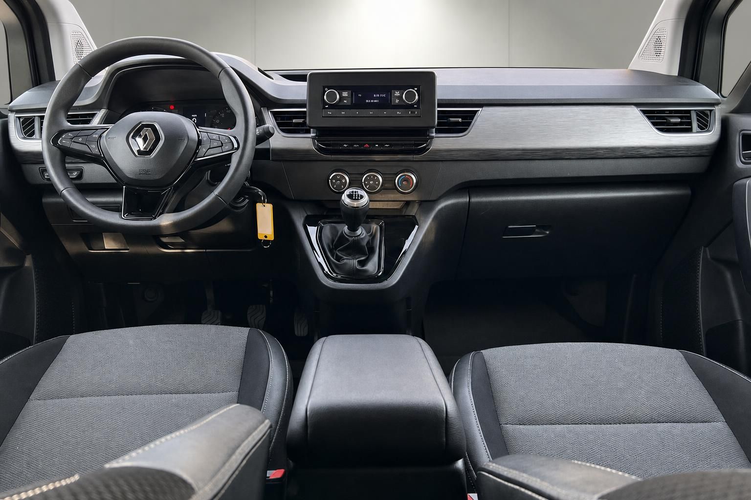 Renault Armaturenbrett und Cockpit mit Lenkrad, Touchscreen und grauen Sitzen - Innenraumansicht