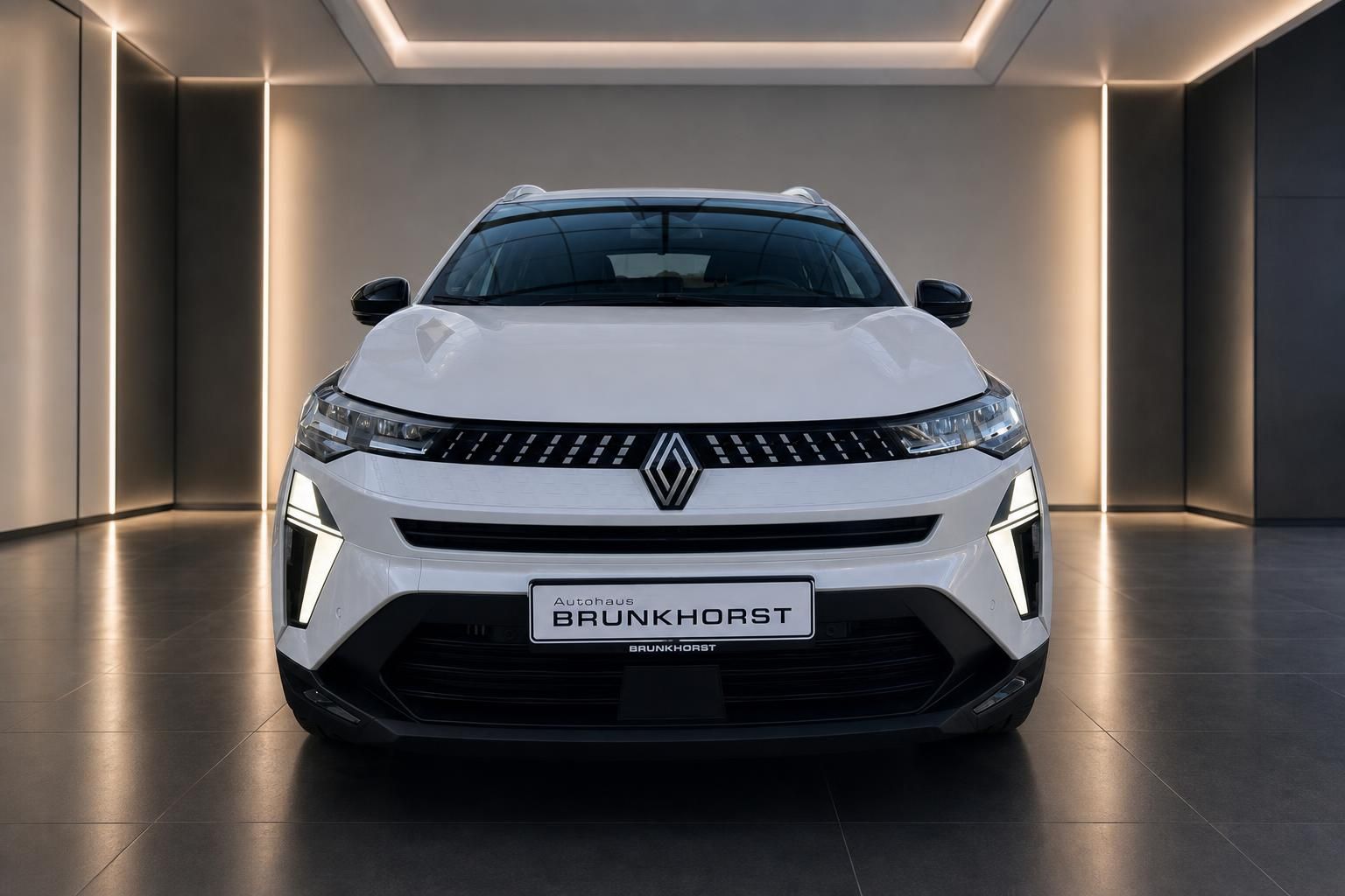 Renault Captur weiss Frontansicht im Autohaus Brunkhorst Showroom