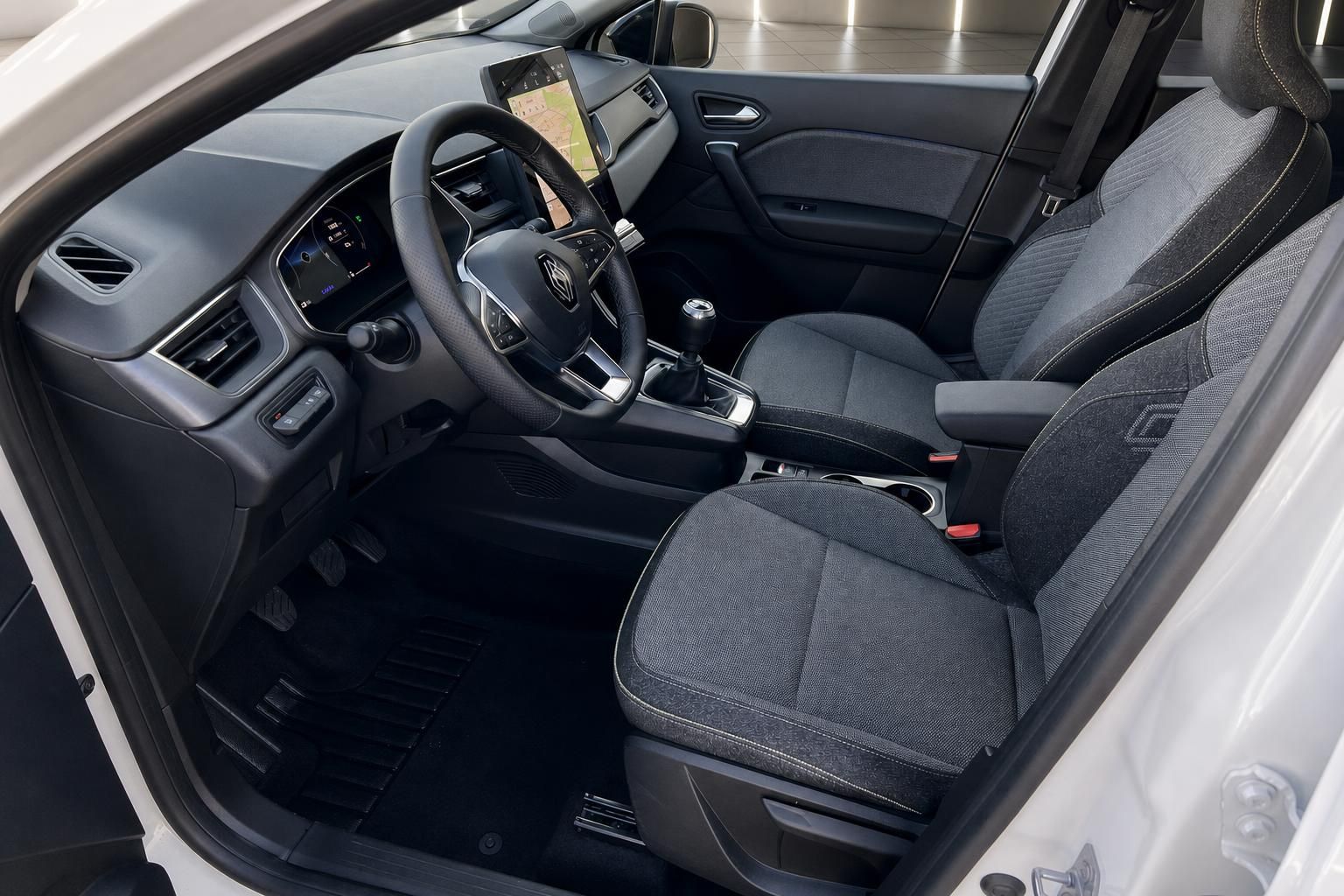 Renault Captur Innenraum Fahrersitz mit Armaturenbrett und Touchscreen