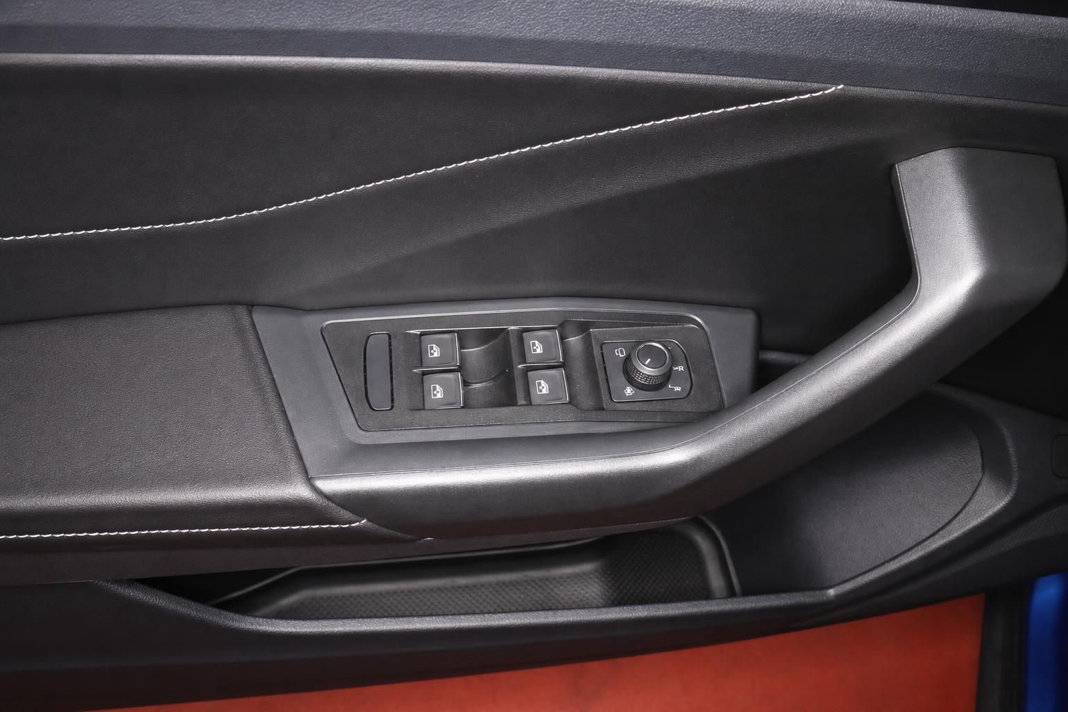 VW Fensterheber und Bedienelemente an der Türverkleidung