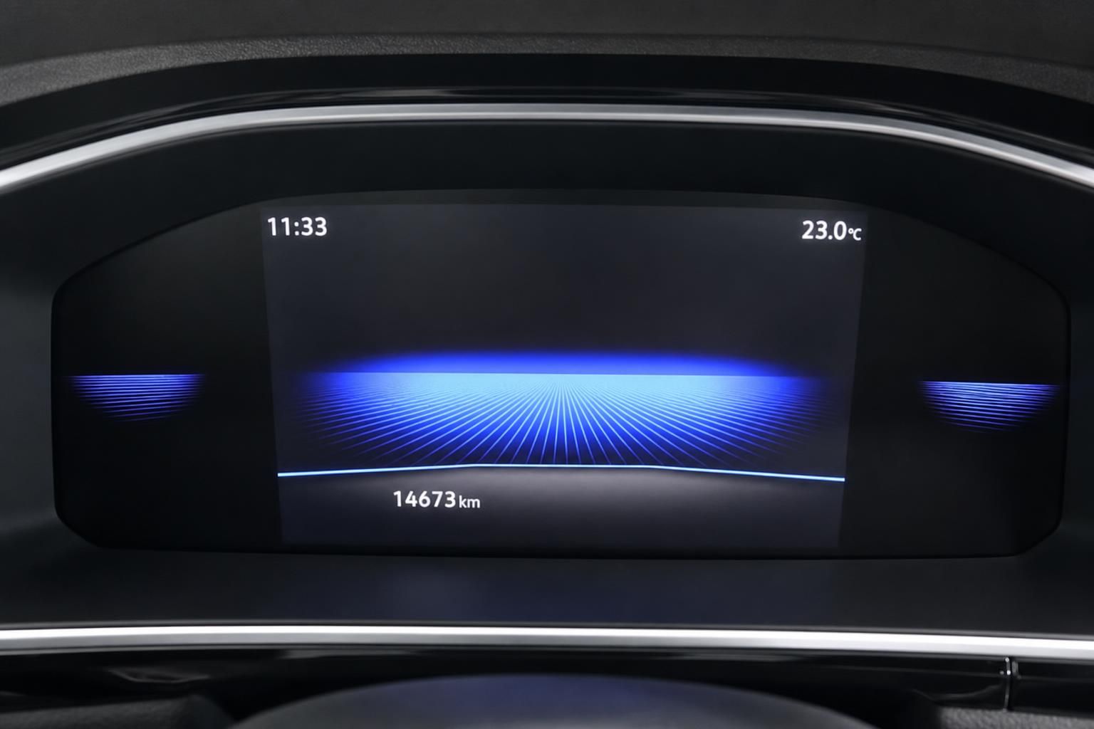 Digitales Kombiinstrument mit Kilometerstand im VW Cockpit
