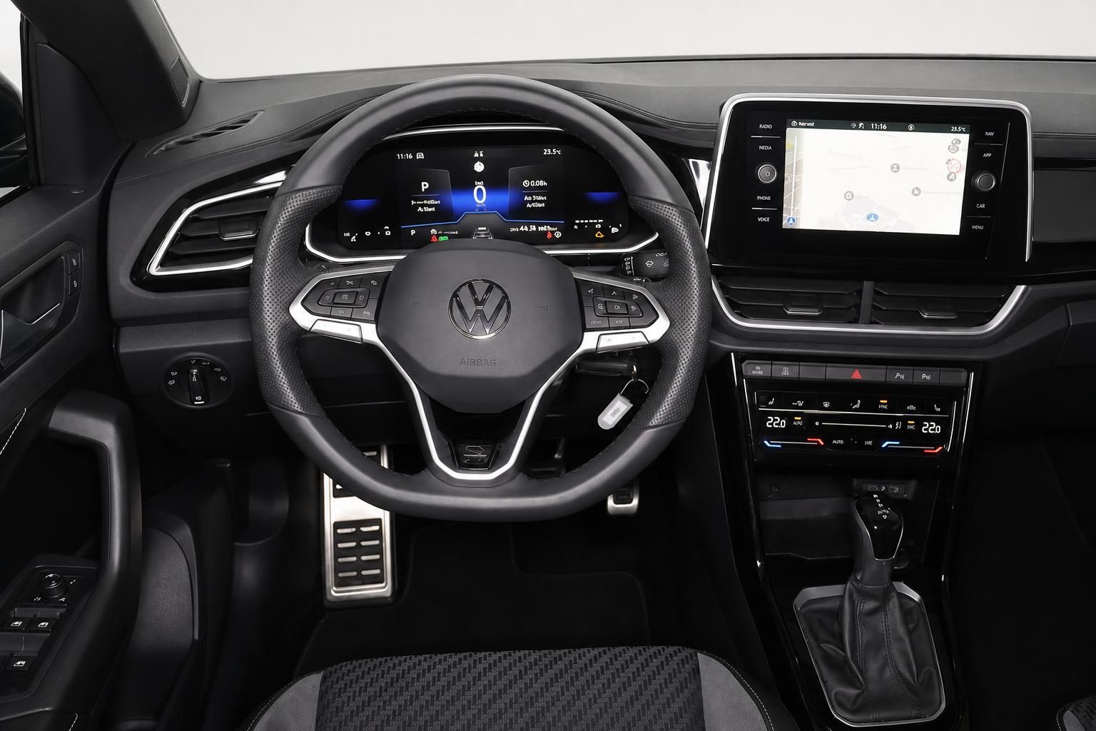 VW Cockpit mit Lenkrad, Display und Schaltknauf im Detail