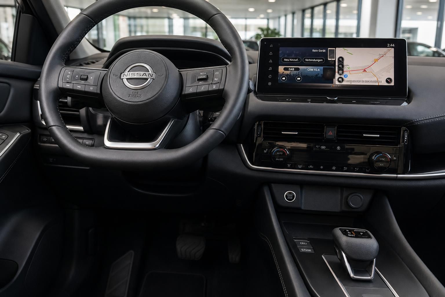 Nissan Cockpit mit Lenkrad, Touchscreen-Display und Navigationssystem