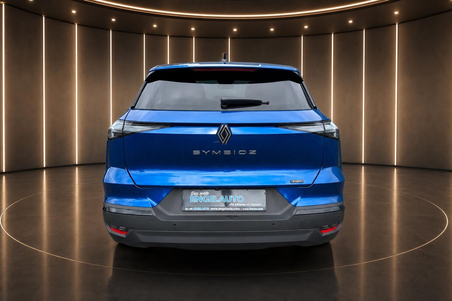 Renault Symbioz in Blau, Heckansicht frontal im Showroom
