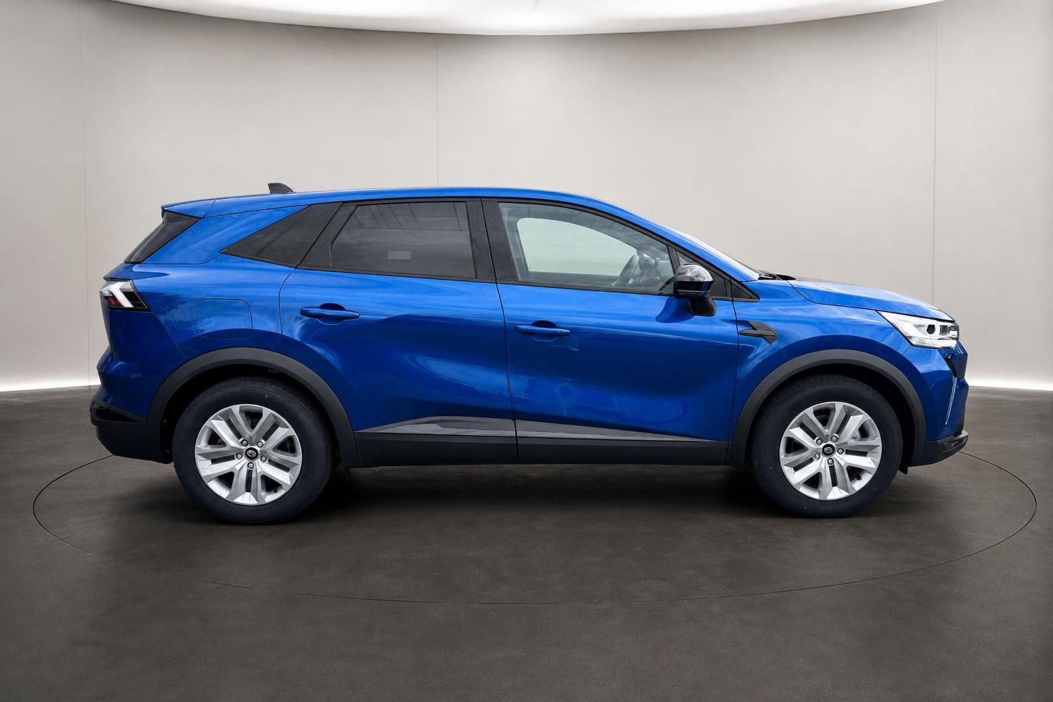 Renault Symbioz blau, Seitenansicht im Studio