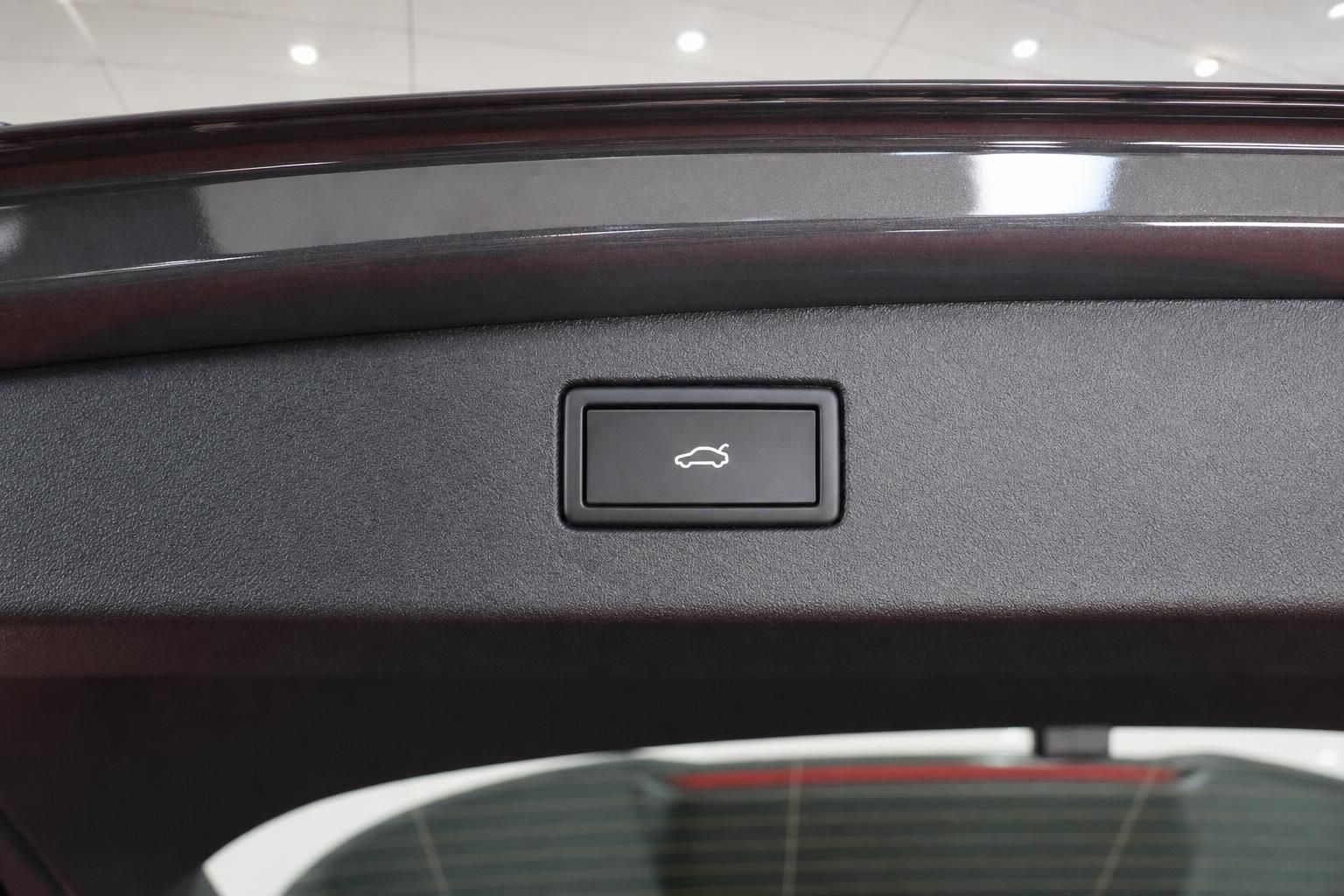 Kofferraumklappe mit elektrischem Öffnungstaster im VW Tiguan