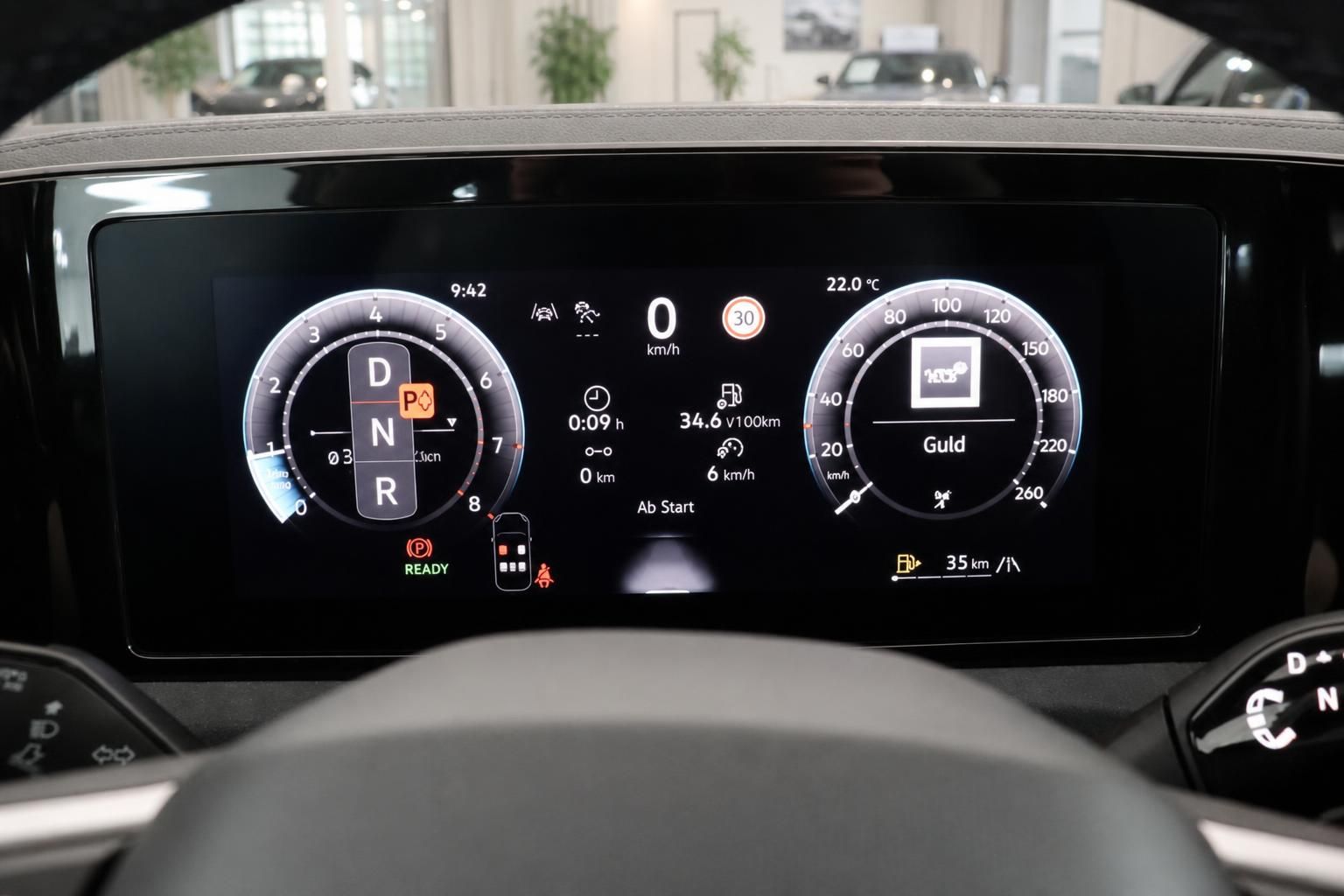 Digitales Kombiinstrument eines VW mit Tempo- und Verbrauchsanzeige