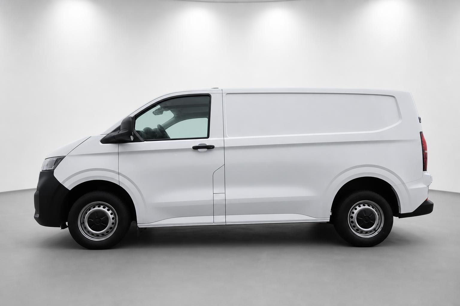 VW Transporter weiß Seitenansicht Kastenwagen im Studio