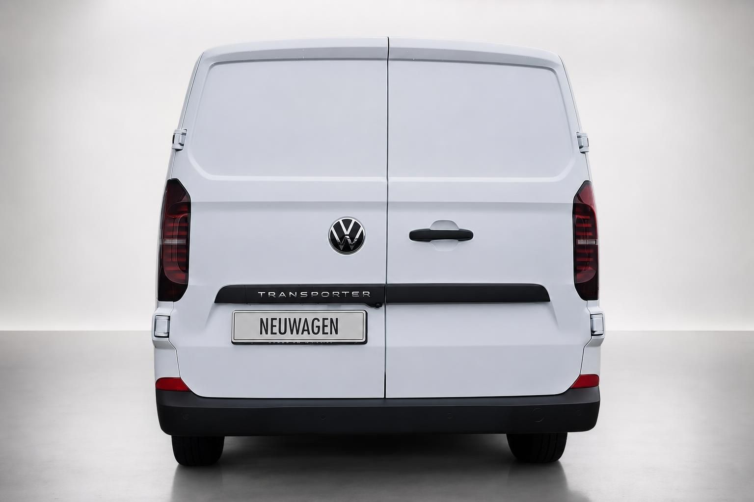 VW Transporter weiß Heckansicht mit Doppeltüren im Studio