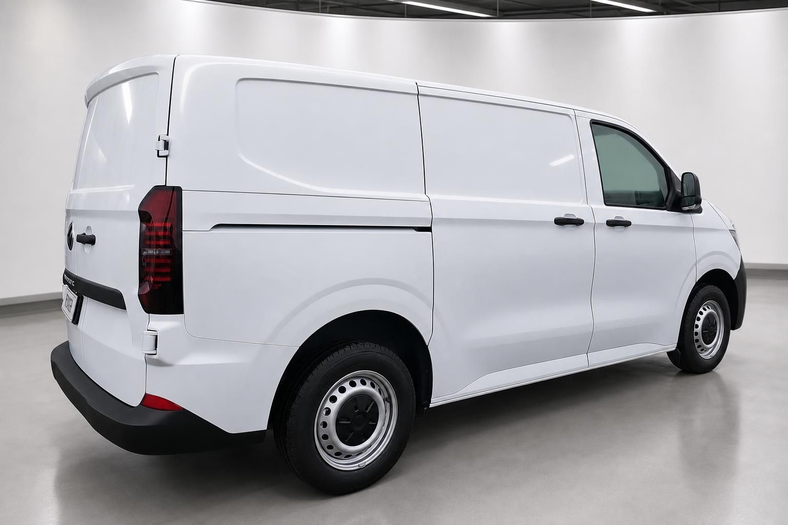 Weißer Transporter Kastenwagen Heck- und Seitenansicht schräg