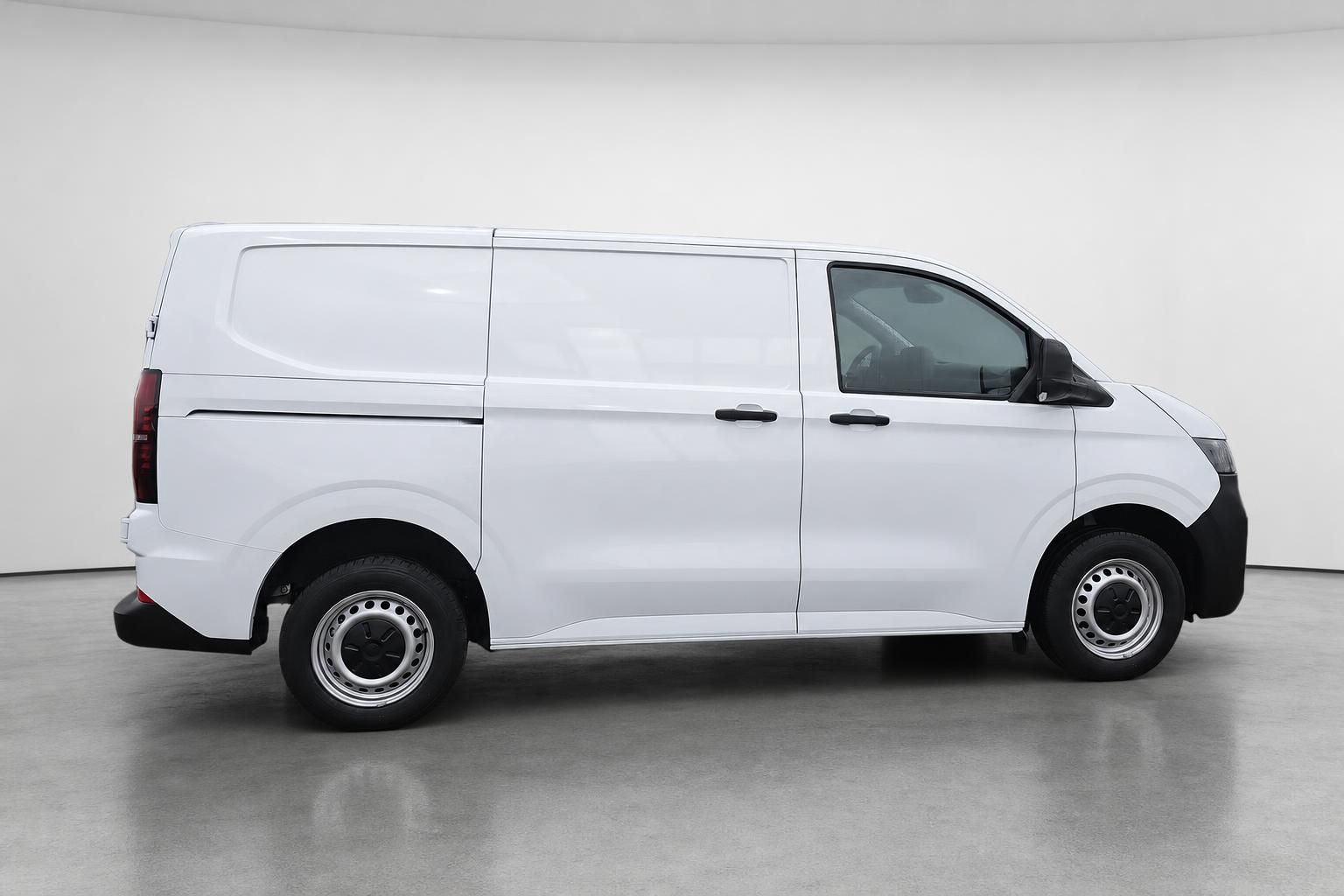 Weißer VW Transporter Kastenwagen Seitenansicht im Studio