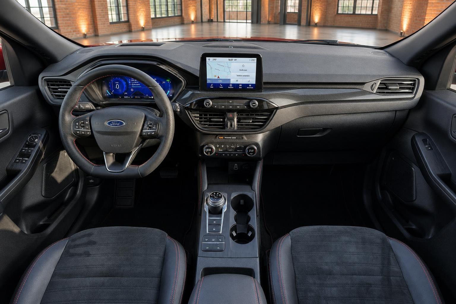 Ford Innenraum Gesamtansicht mit Armaturenbrett, Touchscreen und Schaltknauf