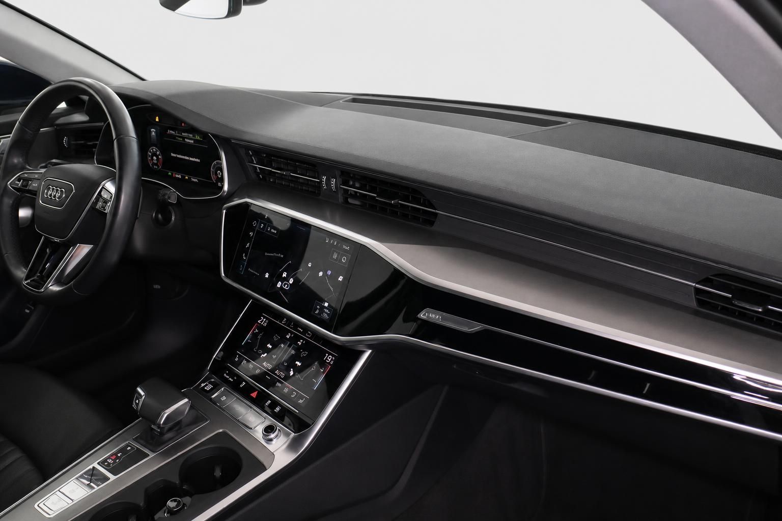 Audi Armaturenbrett Detailansicht mit Touchscreen und Mittelkonsole
