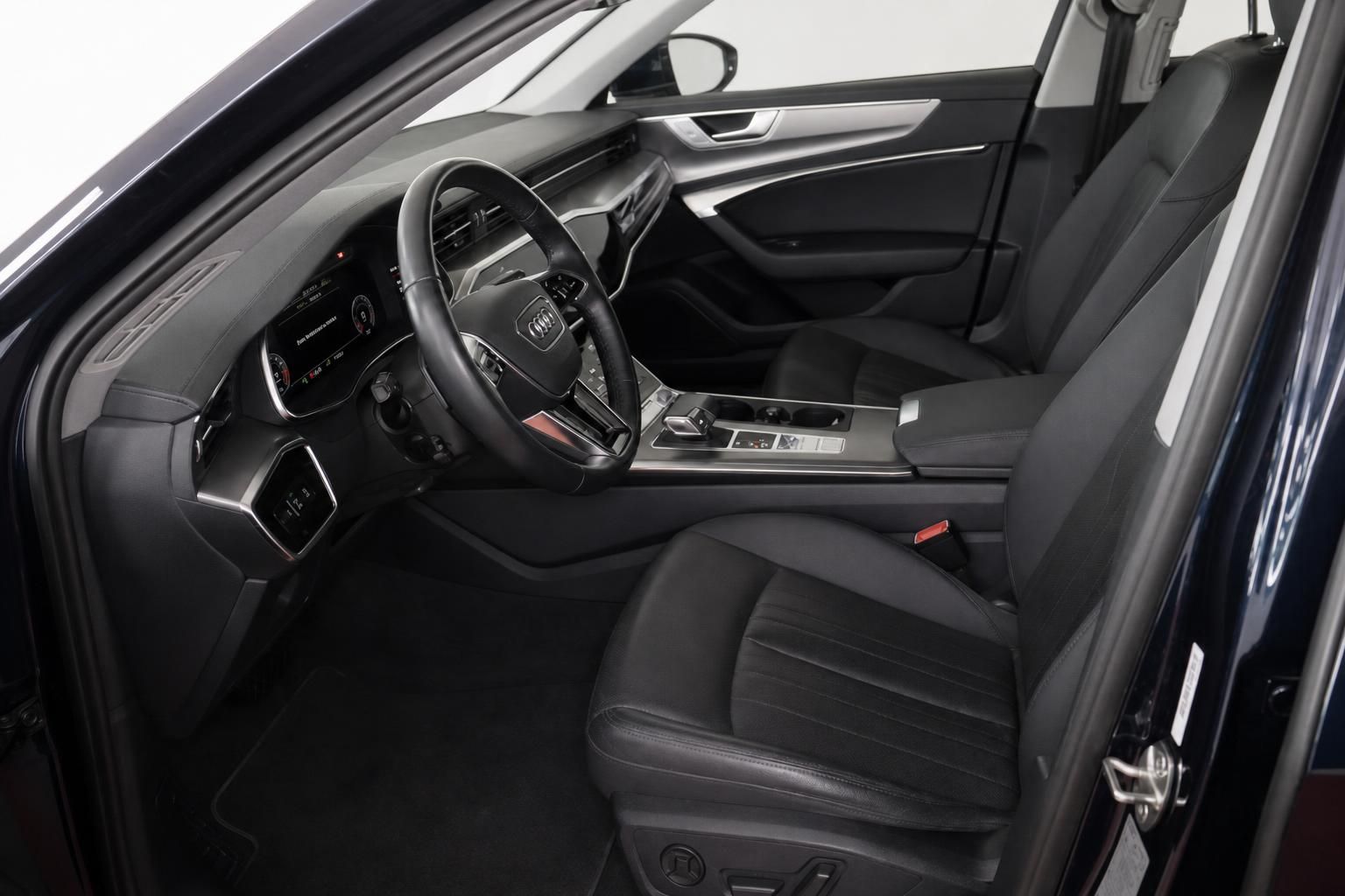 Audi A6 Avant Innenraum mit Ledersitzen und Cockpit