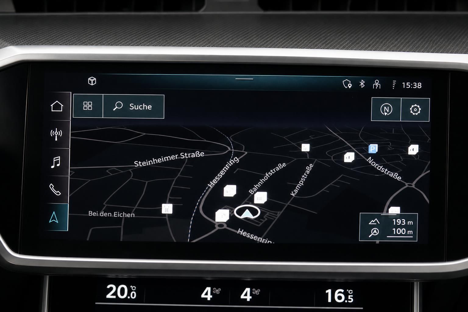 Audi Navigationssystem MMI Touchscreen mit Kartenansicht im Detail