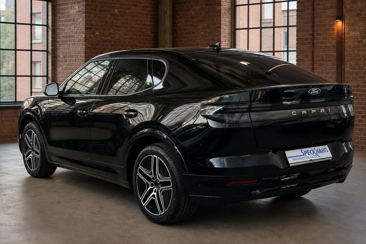 Ford Capri schwarz Heck seitlich links – Elektro-SUV-Coupé bei Speckhahn