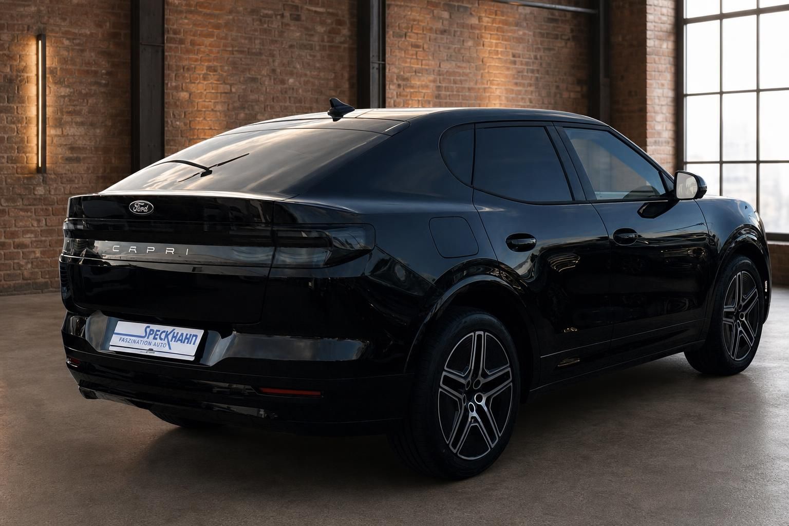 Ford Capri schwarz Heckansicht schräg – Elektro-SUV-Coupé bei Speckhahn