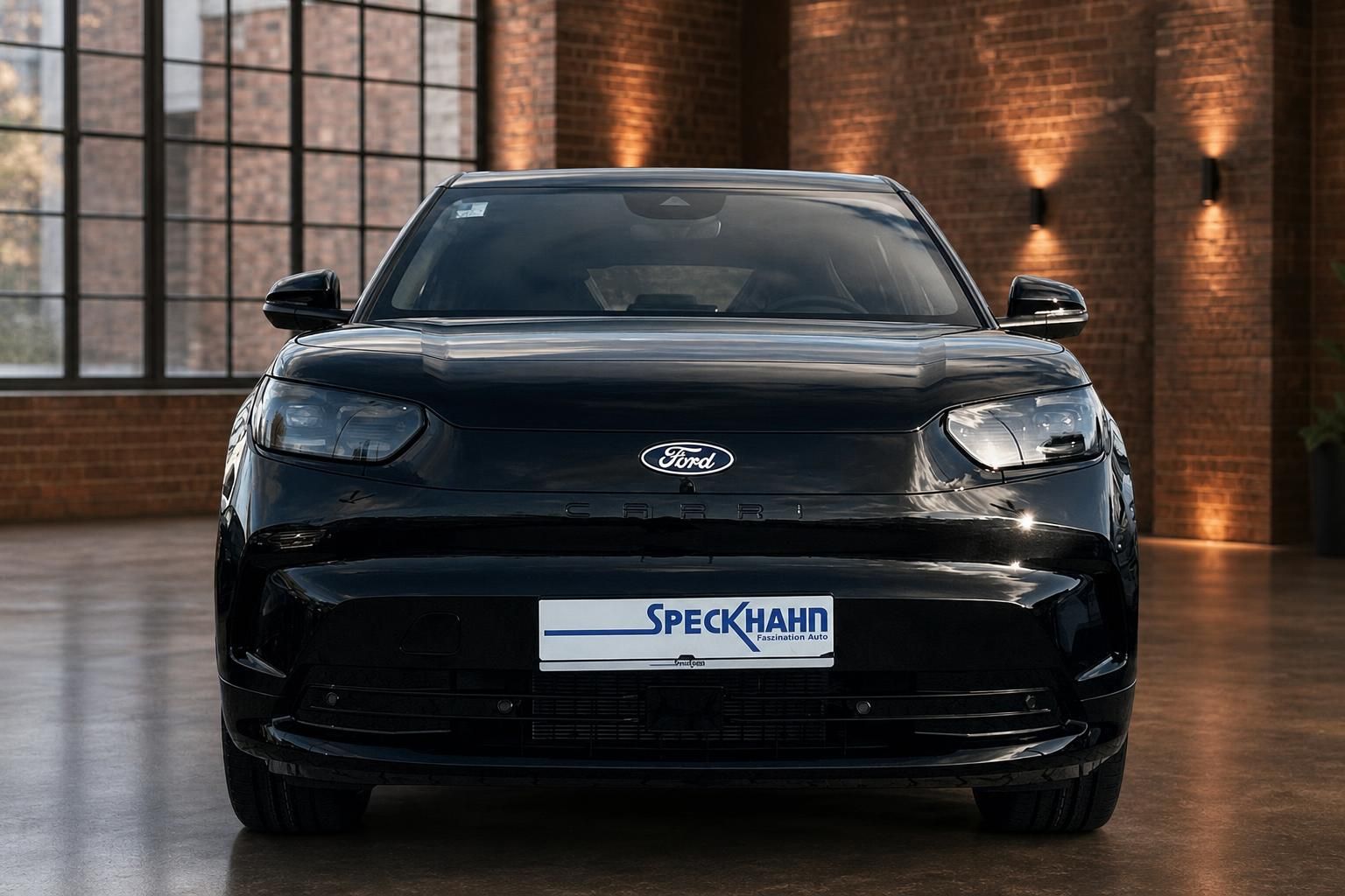 Ford Capri schwarz Frontansicht im Autohaus Speckhahn – elegantes Elektro-SUV-Coupé
