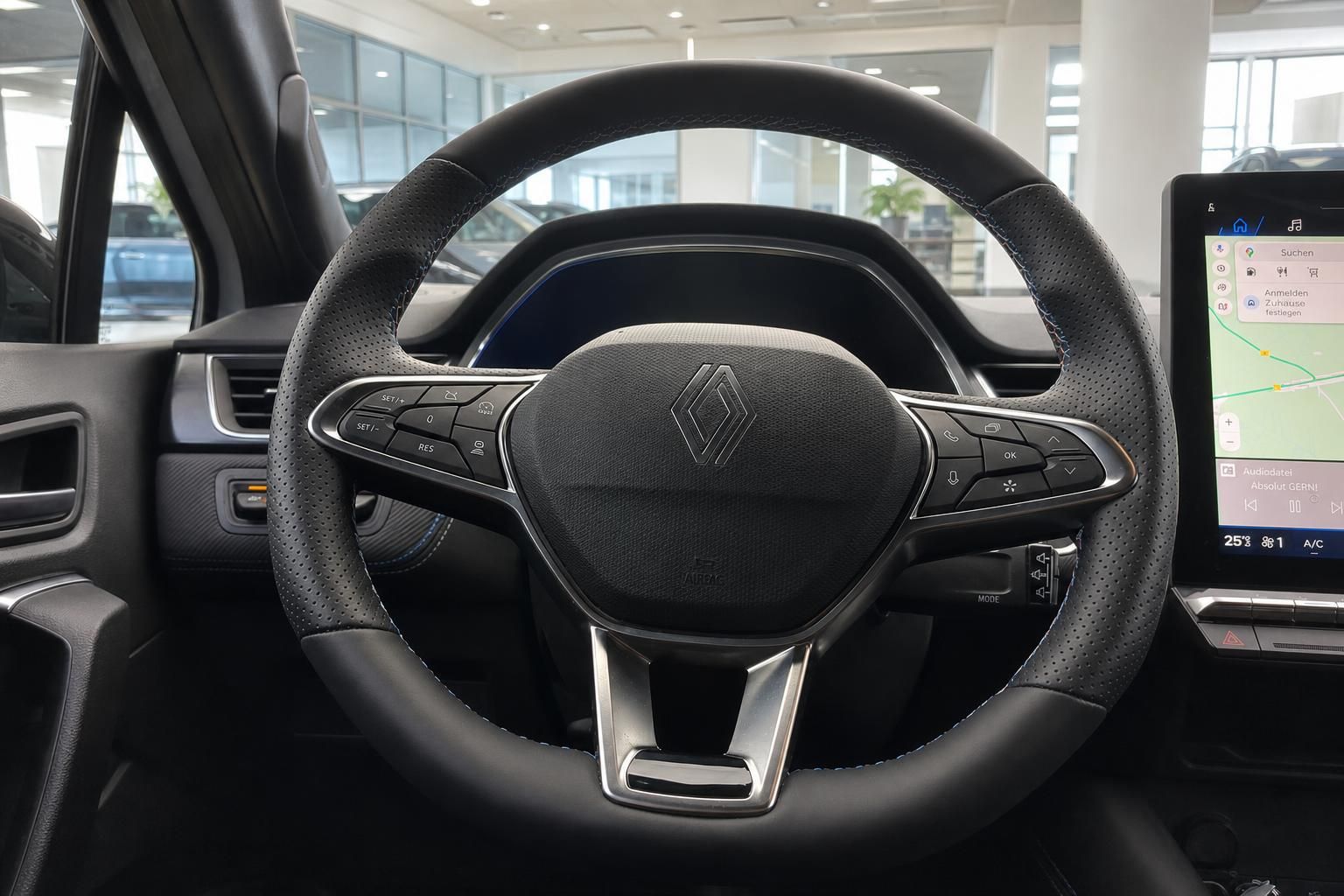 Renault Lenkrad mit Multifunktionstasten und digitalem Cockpit Display