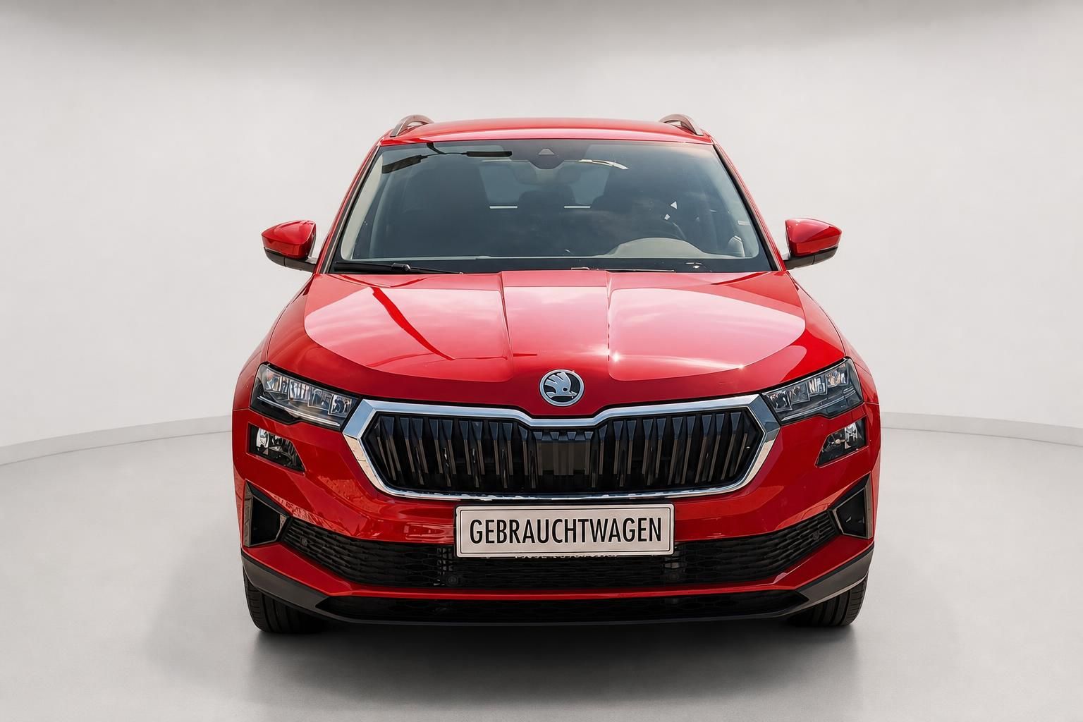 Skoda Karoq rot Frontansicht mit Kuehlergrill und Scheinwerfern