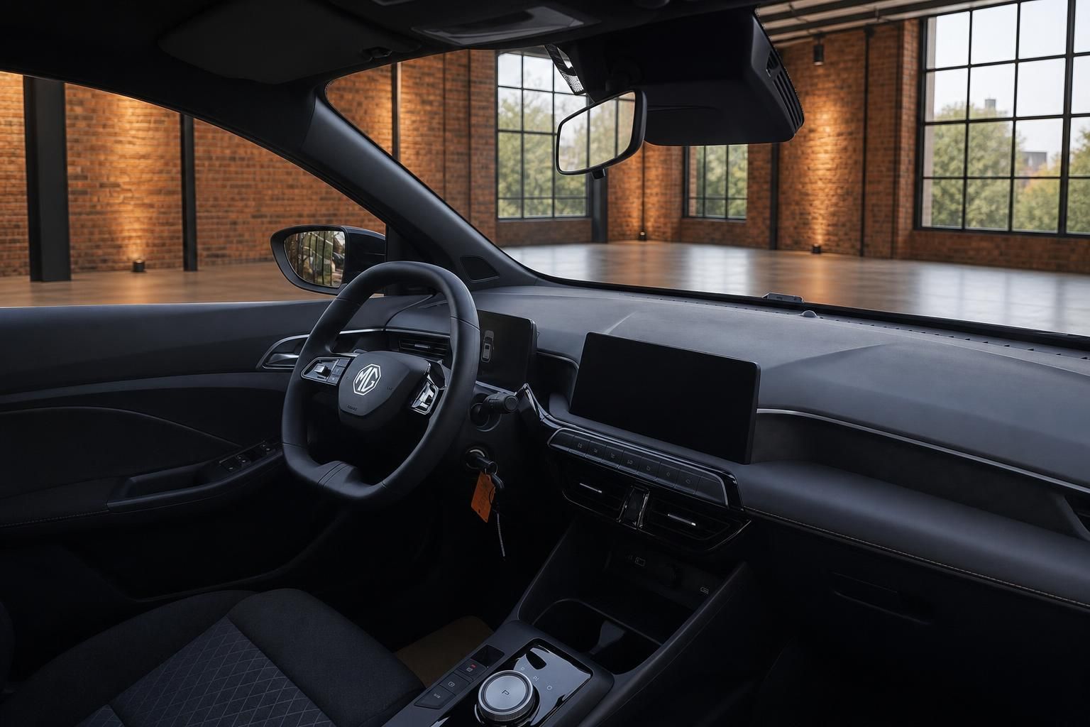 Blick ins Cockpit mit Lenkrad und Touchscreen im MG Fahrzeuginnenraum