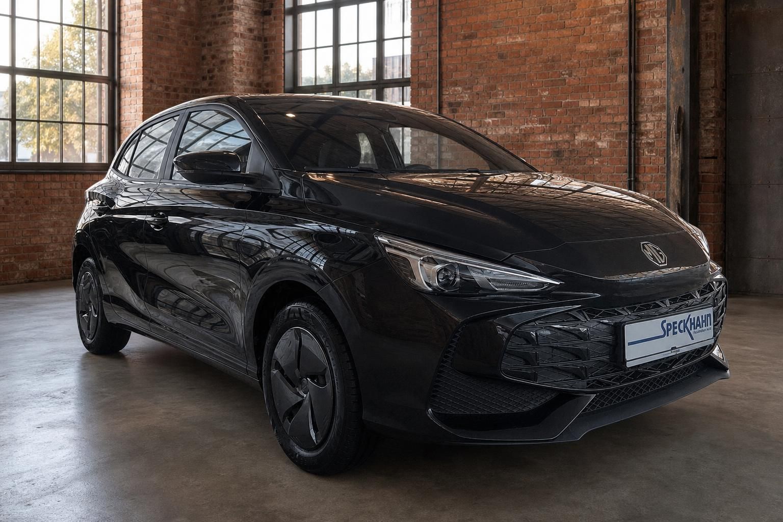 MG3 Hybrid+ schwarz Frontansicht Detail Kuehlergrill und Scheinwerfer