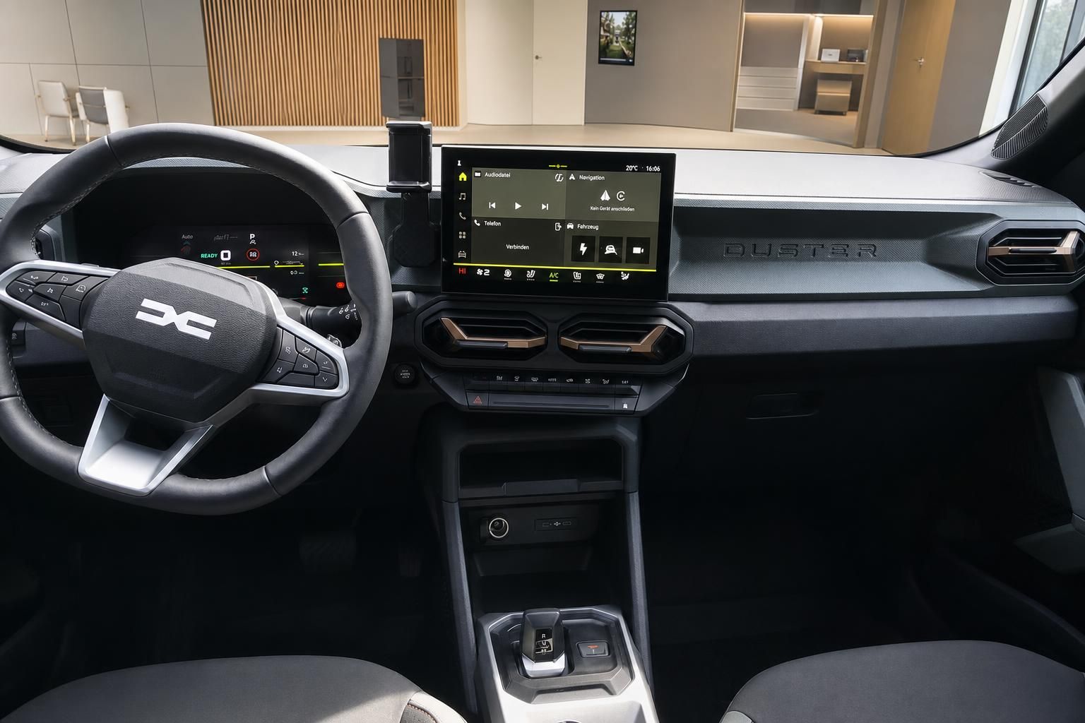 Dacia Duster Cockpit mit Lenkrad und Touchscreen Display