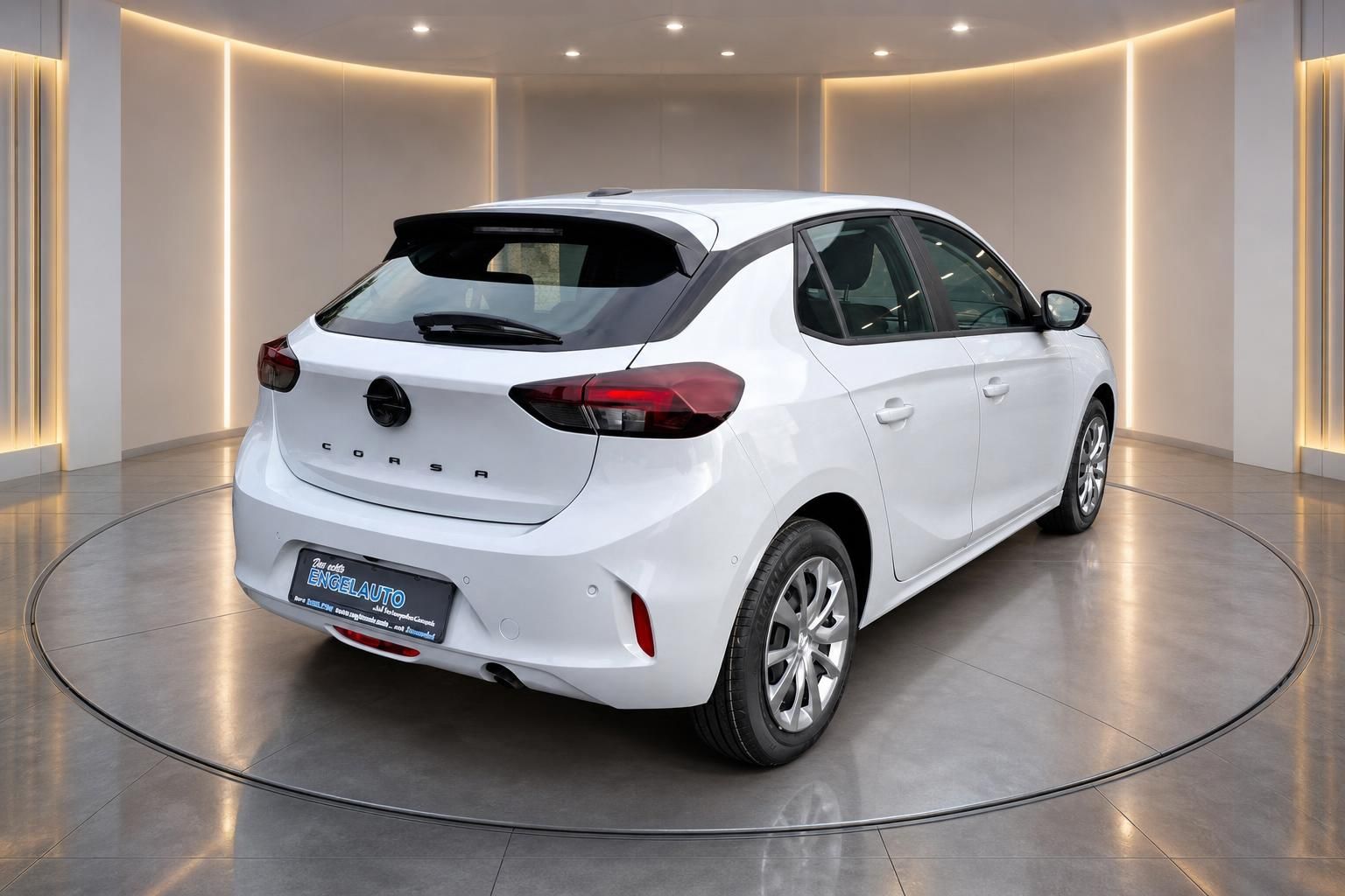Opel Corsa weiß Heckansicht mit Kennzeichenhalter Engelauto